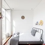 Bonjardim W/ Balcony By Lovelystay דירה