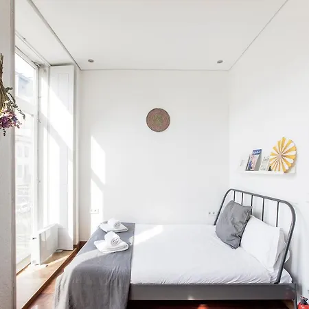 Bonjardim W/ Balcony By Lovelystay Apartment