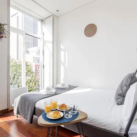 Bonjardim W/ Balcony By Lovelystay Porto