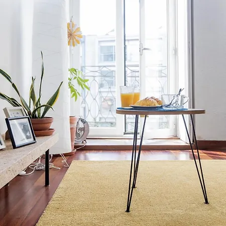 Bonjardim W/ Balcony By Lovelystay דירה