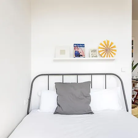 Apartment Bonjardim W/ Balcony By Lovelystay Porto