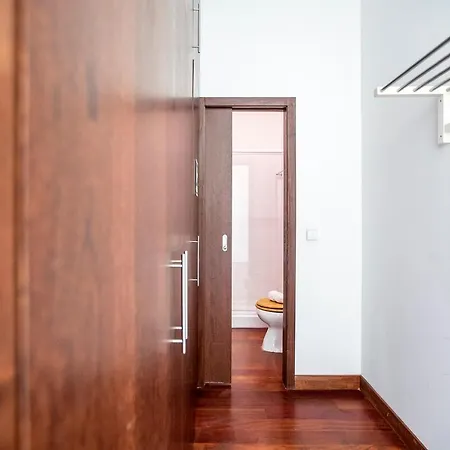 Apartment Bonjardim W/ Balcony By Lovelystay