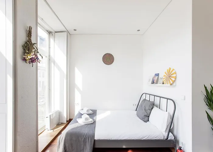 Bonjardim W/ Balcony By Lovelystay Apartament