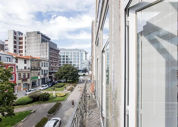 Bonjardim W/ Balcony By Lovelystay *