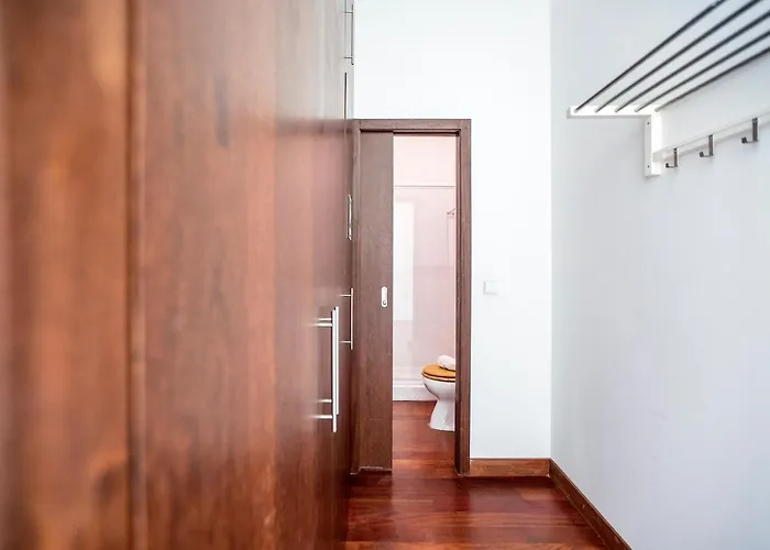 Apartment Bonjardim W/ Balcony By Lovelystay