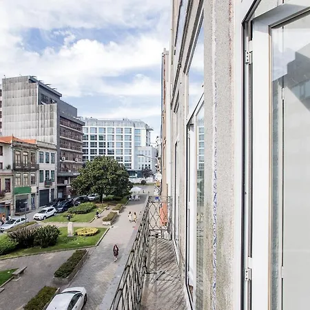 Bonjardim W/ Balcony By Lovelystay *